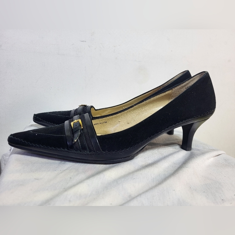 Oscar de la Renta Pointed Toe Low Heels - Picture 7 of 8